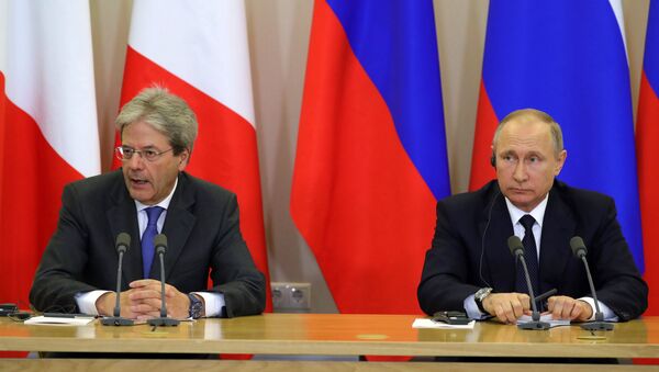 Presidente ruso, Vladímir Putin con el primer ministro de Italia, Paolo Gentiloni - Sputnik Mundo