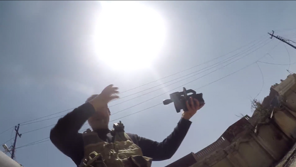Cámara GoPro salva a un periodista de muerte por una bala terrorista - Sputnik Mundo