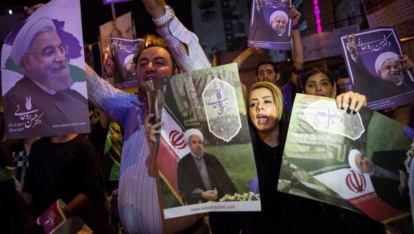 Los partidarios de Hasán Rohaní en Teherán - Sputnik Mundo