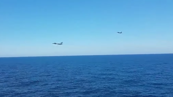 Bombarderos rusos Su-24 saludan a la fragata de la OTAN en el Báltico - Sputnik Mundo
