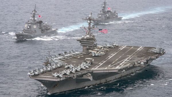 Portaviones USS Carl Vinson transita por el mar de Filipinas escoltado por buques japoneses - Sputnik Mundo