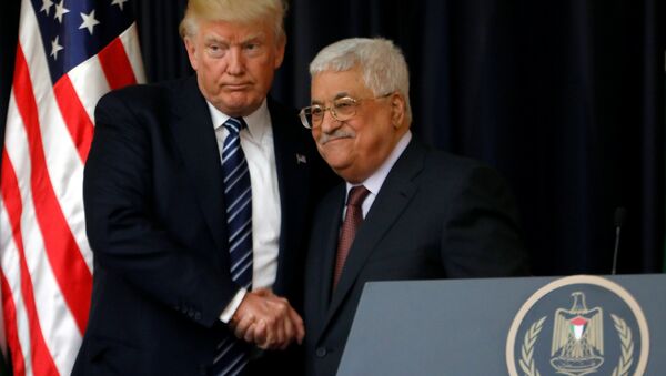 El presidente de EEUU, Donald Trump, con su homólogo palestino, Mahmud Abás - Sputnik Mundo