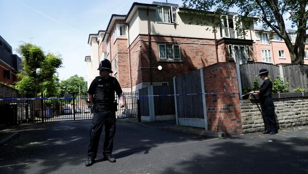 Policía de Manchester rodeando la casa de Salman Abedi, el presunto responsable del atentado - Sputnik Mundo