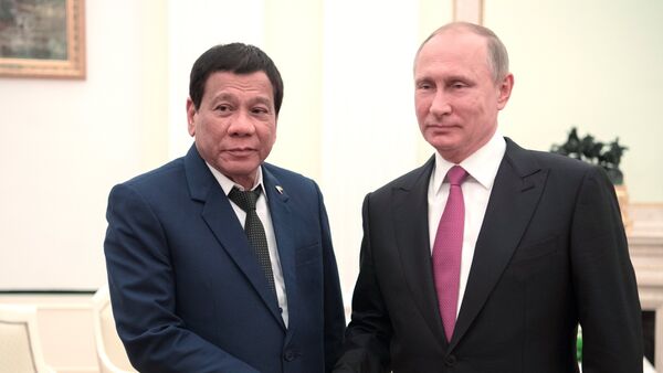 El presidente de Rusia, Vladímir Putin, y su homólogo filipino, Rodrigo Duterte (archivo) - Sputnik Mundo