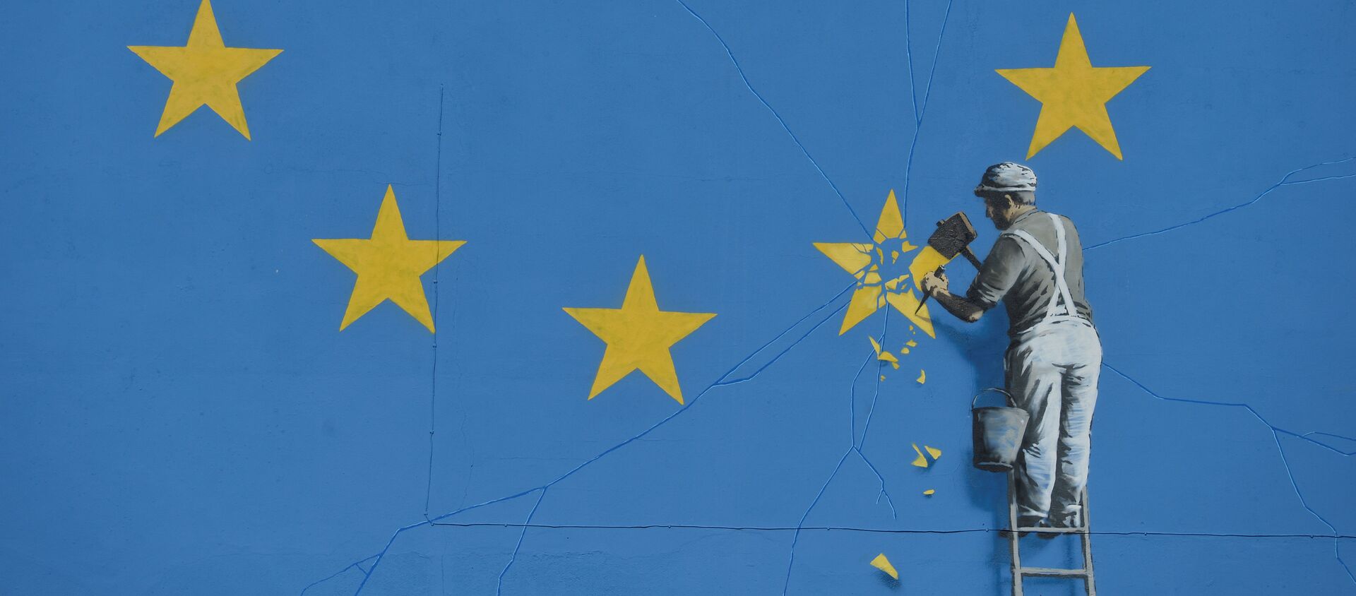 Graffiti de Banksy con la bandera rota de la UE - Sputnik Mundo, 1920, 18.11.2020