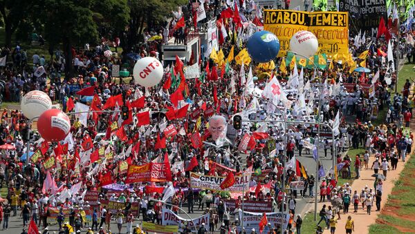 Decenas de miles de manifestantes piden en Brasilia elecciones anticipadas - Sputnik Mundo