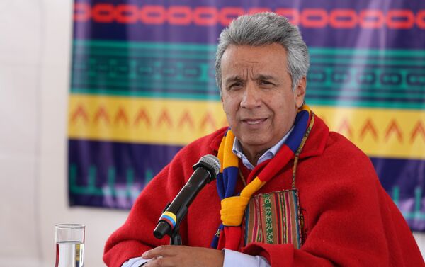 El presidente de Ecuador, Lenín Moreno, asistió a una ceremonia con organizaciones indígenas, las que le entregaron el bastón de mando espiritual. - Sputnik Mundo