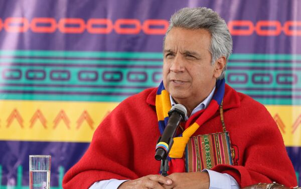 El presidente de Ecuador, Lenín Moreno, asistió a una ceremonia con organizaciones indígenas, las que le entregaron el bastón de mando espiritual. - Sputnik Mundo