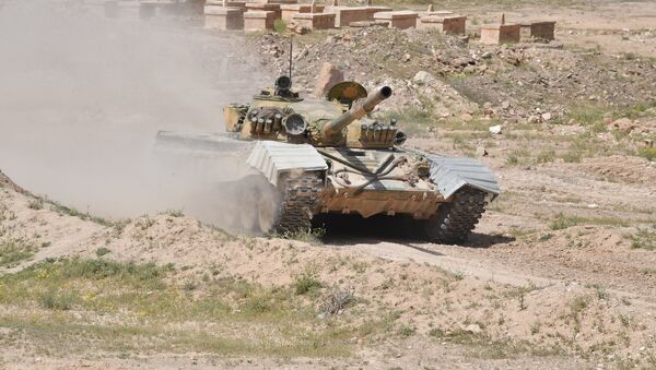 Un tanque T-72 del Ejército de Siria (archivo) - Sputnik Mundo
