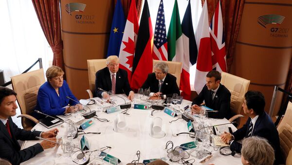 Los líderes del G7 durante la cumbre en Italia - Sputnik Mundo