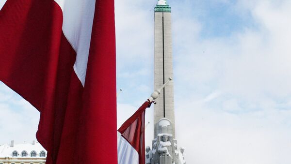 La bandera de Letonia en Riga - Sputnik Mundo