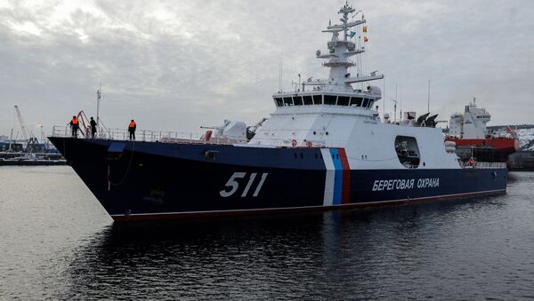 El buque guardacostas Poliarnaya Zvezda ('Estrella Polar', en ruso), del proyecto 22100, en la bahía de Múrmansk. - Sputnik Mundo