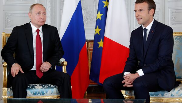 Emmanuel Macron, presidente de Francia, y Vladímir Putin, presidente de Rusia  - Sputnik Mundo