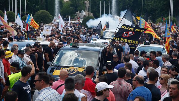 Protestas de taxistas en Madrid - Sputnik Mundo