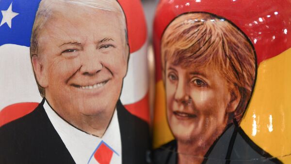 Matryoshkas con retratos de Donald Trump y Angela Merkel - Sputnik Mundo