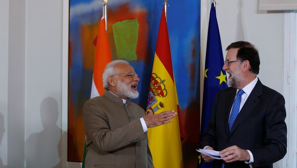 El presidente del Gobierno español, Mariano Rajoy y el primer ministro de la India, Narendra Modi - Sputnik Mundo