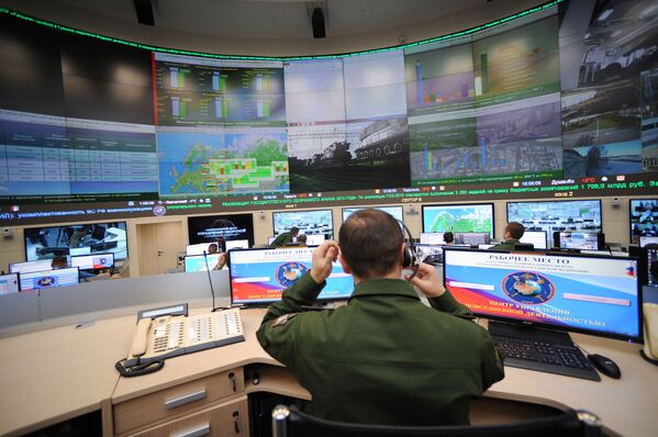Военнослужащий в центре управления повседневной деятельностью Вооруженных Сил Российской Федерации - Sputnik Mundo