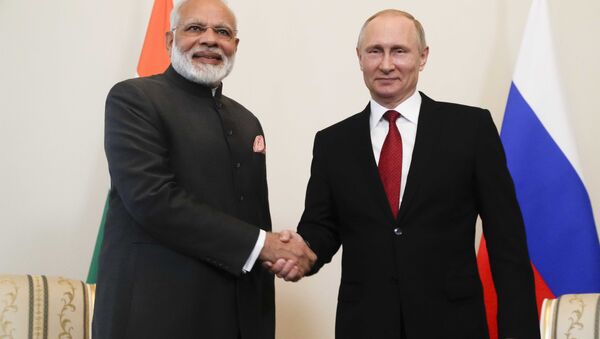 Narendra Modi, primer ministro indio, y Vladímir Putin, presidente de Rusia - Sputnik Mundo