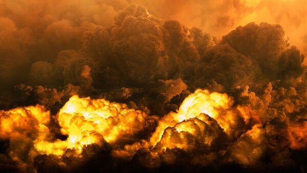 Nubes tras una explosión (imagen referencial) - Sputnik Mundo