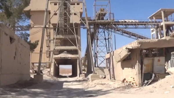 La devastación de las minas de fósforo de Homs tras el paso de los terroristas - Sputnik Mundo