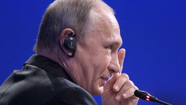 Vladímir Putin en el Foro Económico Internacional de San Petersburgo - Sputnik Mundo