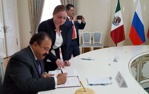 Moscú y Ciudad de México firman un acuerdo de cooperación en el ámbito de la sanidad pública - Sputnik Mundo