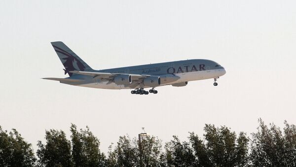 Un avión de Qatar Airways - Sputnik Mundo