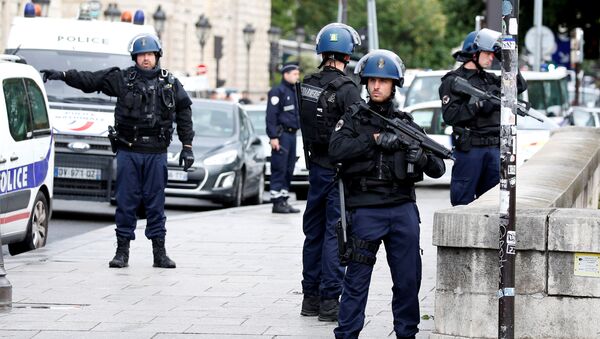 Policía francesa (imagen referencial) - Sputnik Mundo