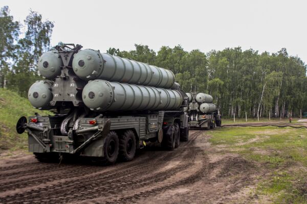 Los sistemas de misiles S-300 rusos, en plena acción - Sputnik Mundo