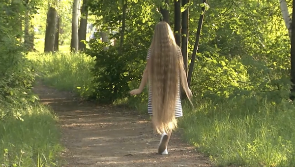 El cabello de Nina Bichkova mide unos impresionantes 139 centímetros - Sputnik Mundo