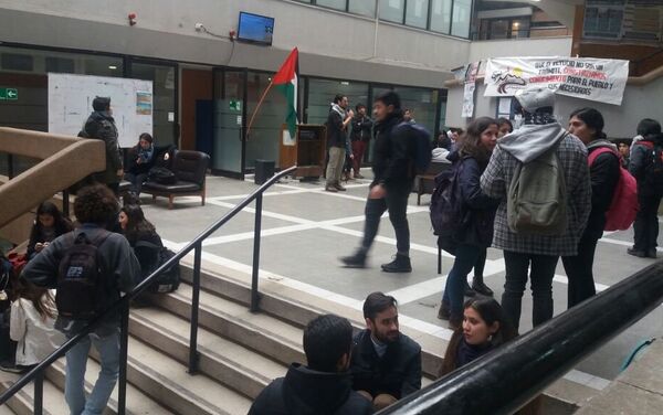Concentración en la Facultad de Ciencias Sociales de la Universidad de Chile por la causa palestina - Sputnik Mundo