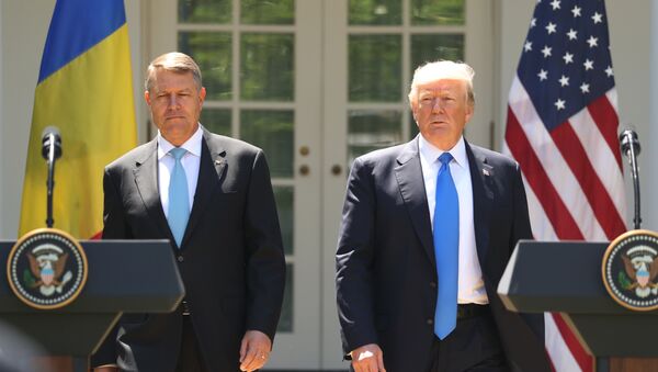 Presidente de Rumania, Klaus Iohannis, y presidente de EEUU, Donald Trump - Sputnik Mundo