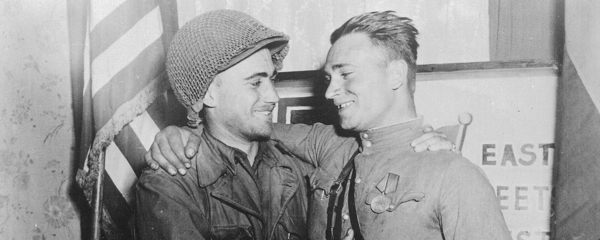 El teniente estadounidense William Robertson y el teniente soviético Alexandr Silvashko - Sputnik Mundo, 1920, 25.04.2020