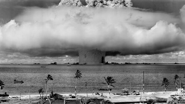 Una prueba nuclear realizada por EEUU en el atolón Bikini, en 1946 - Sputnik Mundo