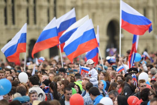 ¡Gloria a la patria! ¡Estamos orgullosos de ti!: así se celebró el Día de Rusia - Sputnik Mundo