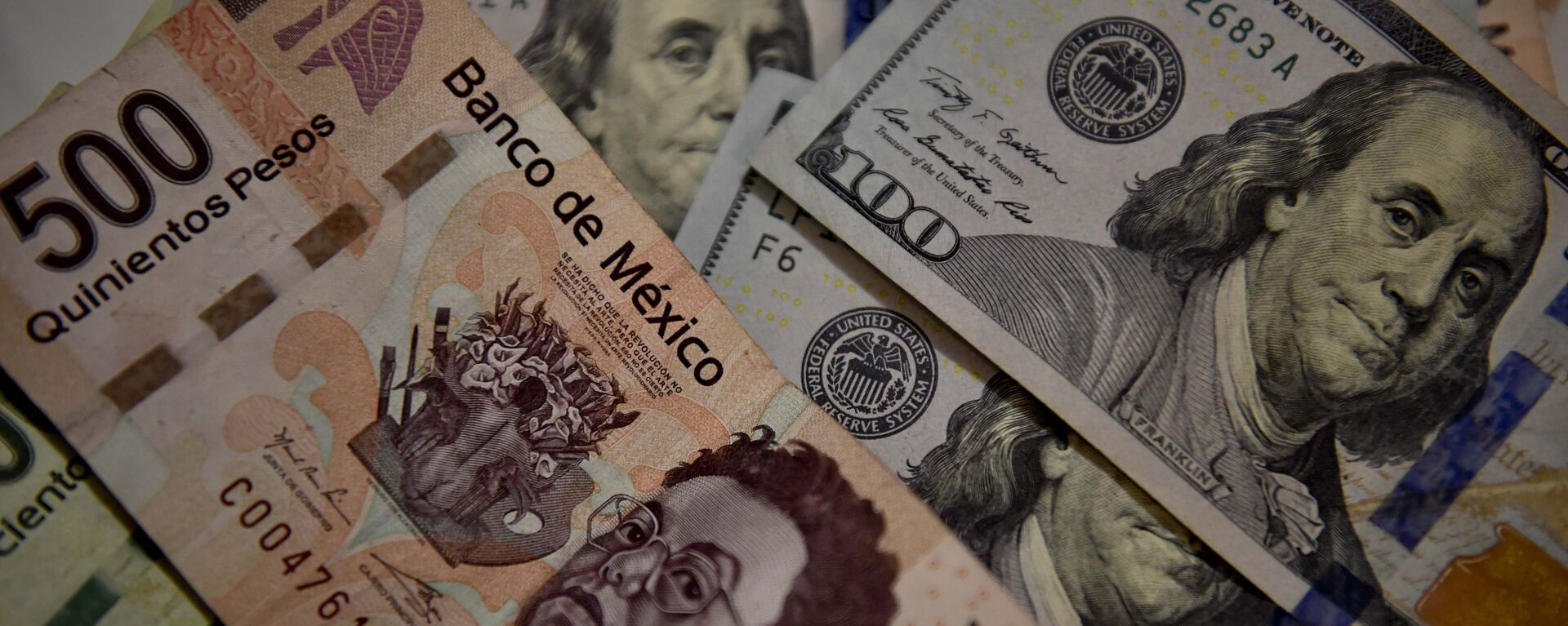 Peso mexicano y dólar estadounidense - Sputnik Mundo, 1920, 28.09.2021