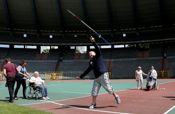 ¡Aún nos queda pólvora! Los atletas de la Olimpiada para mayores compiten en Bruselas - Sputnik Mundo