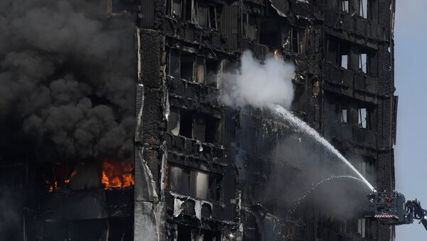 Incendio en el edificio de viviendas Grenfell Tower, en Londres (archivo) - Sputnik Mundo
