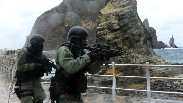 Militares surcoreanos en rocas de Liancourt - Sputnik Mundo