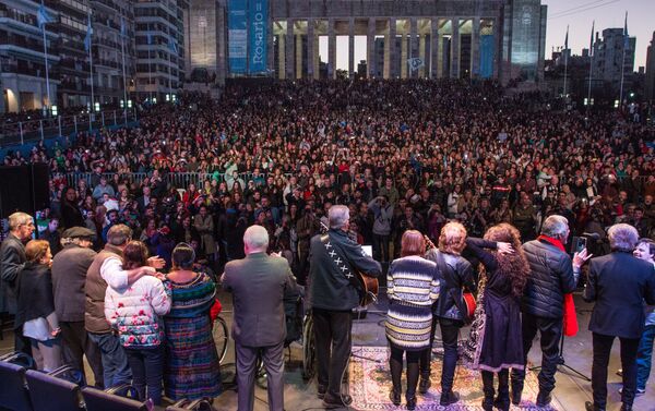 Monumento a la Bandera, en Rosario, recibe el festival Voy por la Paz - Sputnik Mundo
