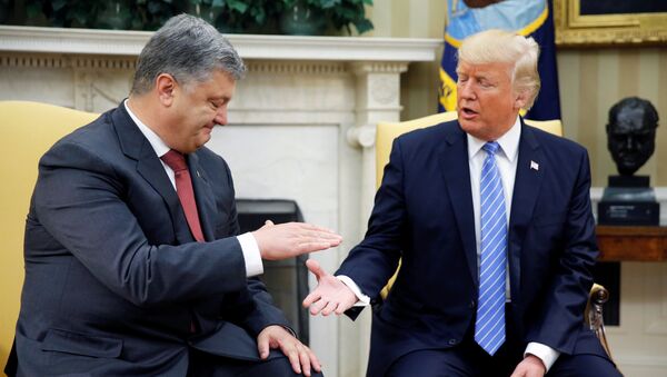 El presidente de Ucrania, Petró Poroshenko, y el presidente de EEUU, Donald Trump (archivo) - Sputnik Mundo