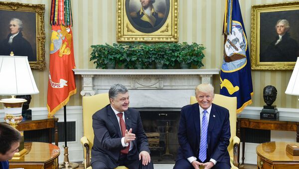 Petró Poroshenko, presidente de Ucrania, y Donald Trump, presidente de EEUU - Sputnik Mundo