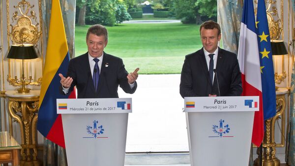 Presidente de Colombia, Juan Manuel Santos, y presidente de Francia, Emmanuel Macron - Sputnik Mundo
