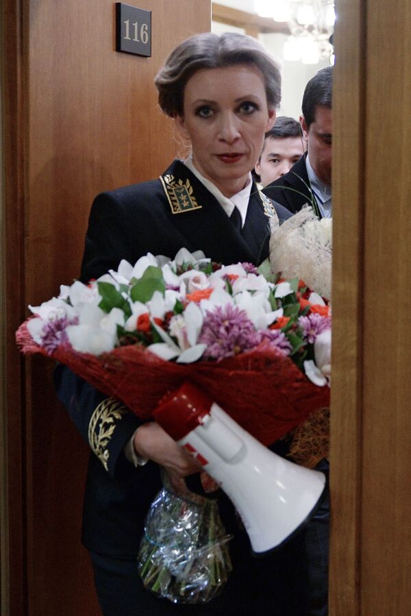 Estilo ruso: los mejores vestidos de María Zajárova - Sputnik Mundo