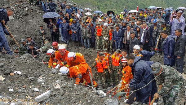 Labores de rescate tras el deslave en la provincia de Sichuan, China - Sputnik Mundo