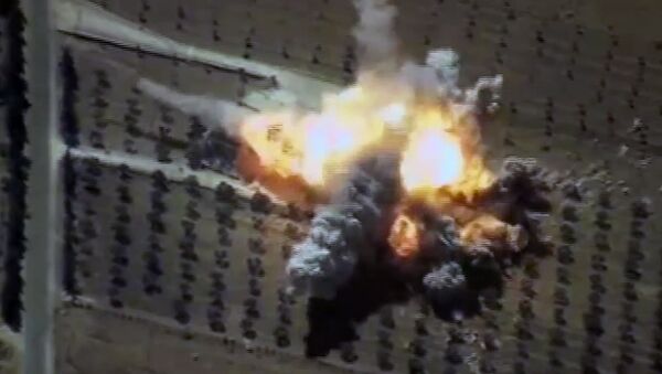 Un impacto del misil de crucero ruso Kalibr contra los terroristas en Siria (archivo) - Sputnik Mundo