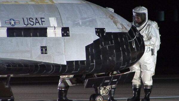 El Boeing X-37B, parte el arsenal militar de Estados Unidos en el espacio - Sputnik Mundo