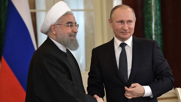 El presidente de Irán, Hasán Rohaní, y el presidente de Rusia, Vladímir Putin - Sputnik Mundo