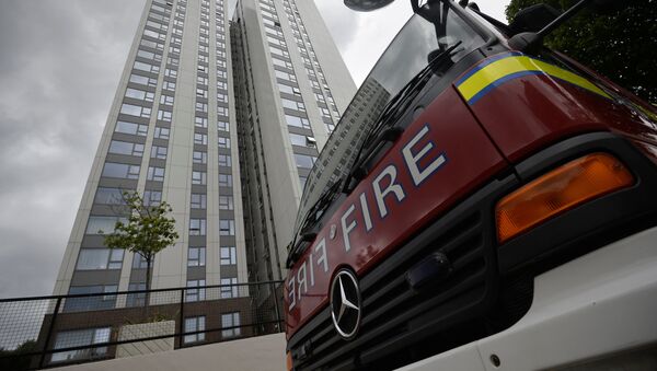 Evacuación de Burnham Tower en Londres - Sputnik Mundo