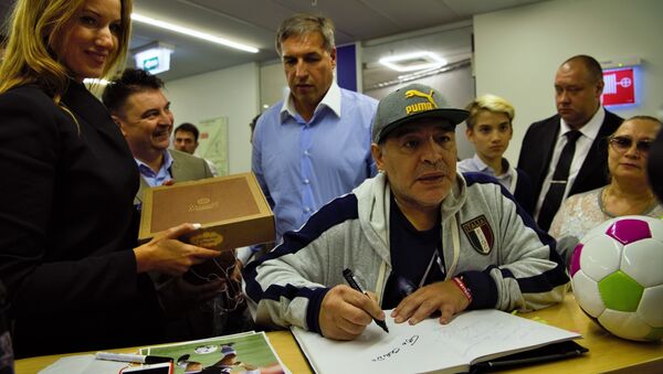 Diego Armando Maradona en Moscú - Sputnik Mundo